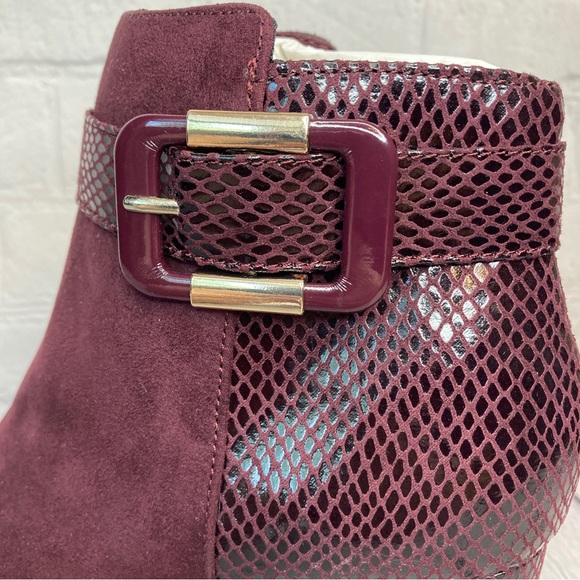 KAREN SCOTT Wine Snakeskin Ivyy Booties - Picture 10 of 16